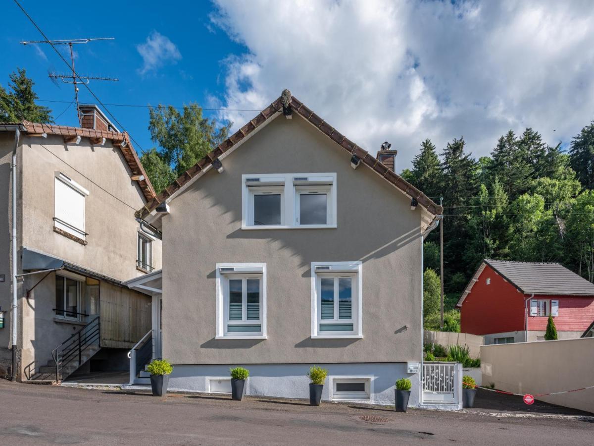 Villa Stunning 4-Bed House In La Bourboule Esterno foto