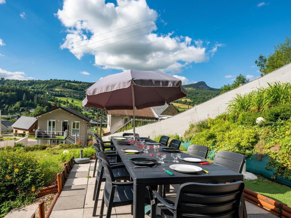 Villa Stunning 4-Bed House In La Bourboule Esterno foto