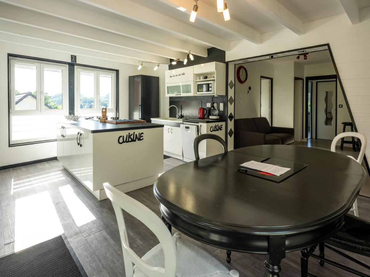 Villa Stunning 4-Bed House In La Bourboule Esterno foto