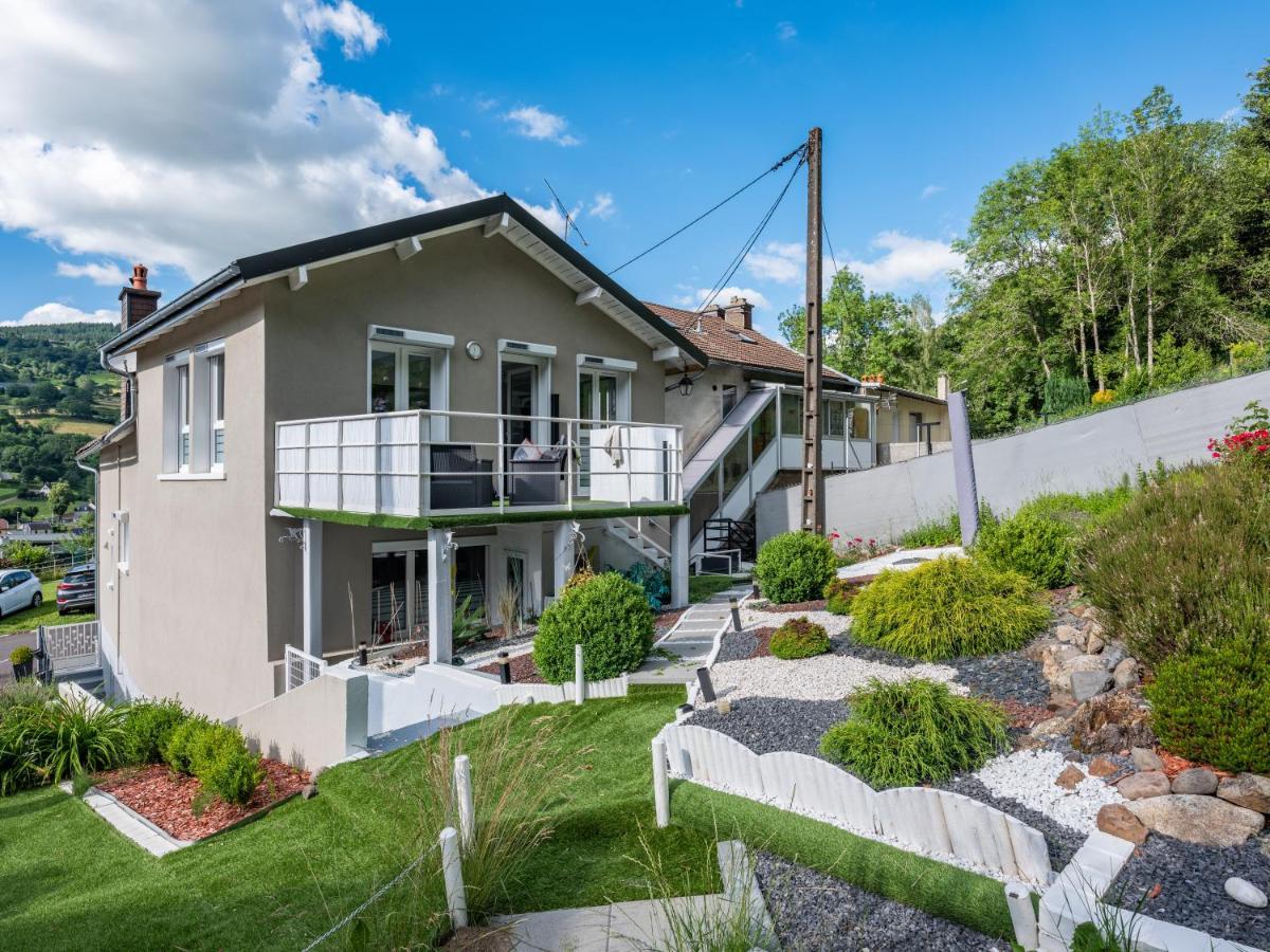 Villa Stunning 4-Bed House In La Bourboule Esterno foto